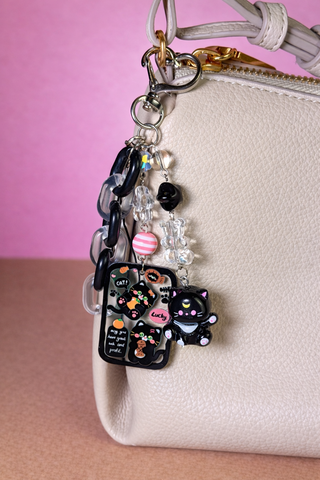 Lucky Cat Bag Charm — Aesthetic Phone & Keychain Accessory